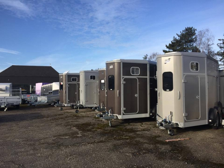 Paardentrailer Buiten